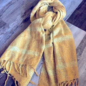 Unbranded yellow chunky knit soft cozy scarf